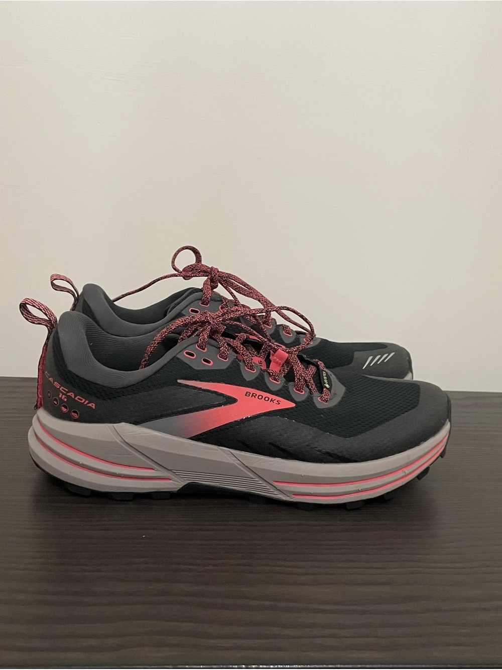 Brooks Women's Cascadia 16 GTX Trail Running Shoe